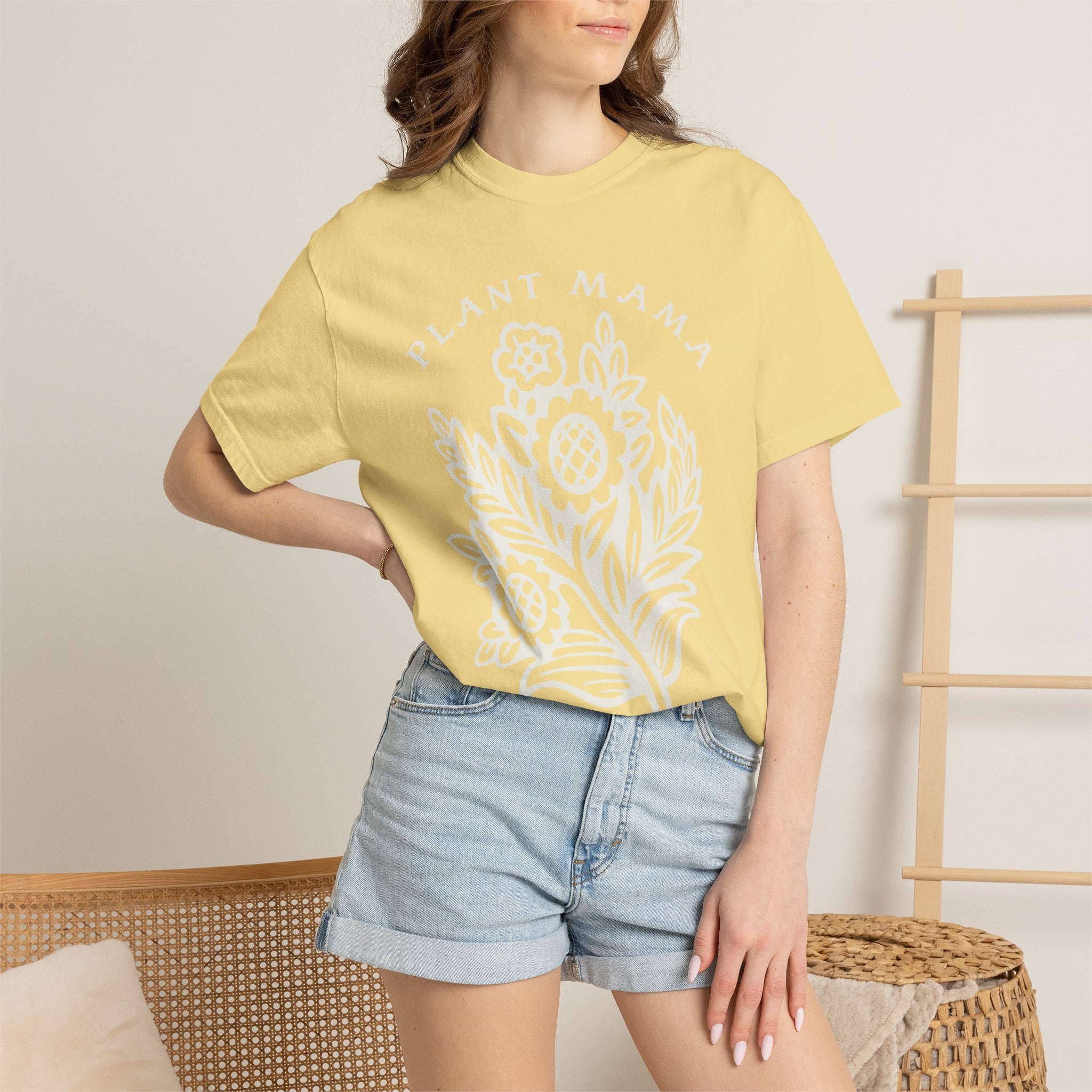 Plant Mama floral illustration T-Shirt | botanical mother design