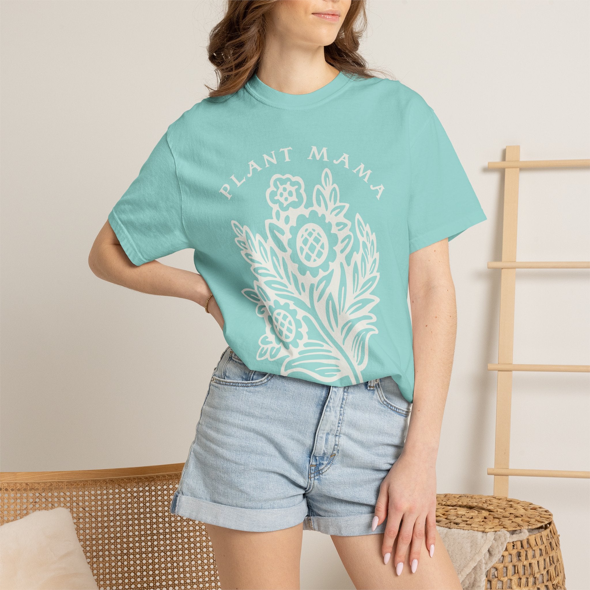 Plant Mama floral illustration T-Shirt | botanical mother design